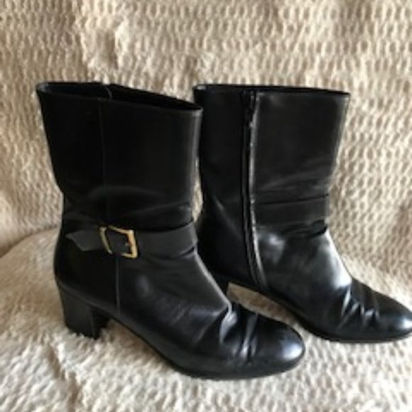 Salvatore Ferragamo Women's 9.0M Leather Boots - Picture 2 of 6